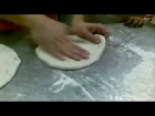 Как раскатать Тесто для ПИЦЦЫ (How to roll the pizza dough)