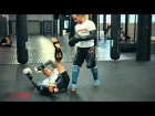 Тайский бокс с чемпионом мира - как бросить противника в клинче. Обучающее видео от 4ММА.
