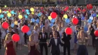 Танцевальный флешмоб выпускников-2018 в Солигорске на площади