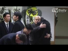 [TD영상] 트랙스 김정모(Trax Kim Jung Mo), 故 샤이니 종현(SHINee Jong hyun) 빈소 앞에서 오열