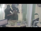 Bank employee saves hostage, takes down knife-wielding robber in S. China