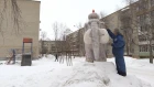 Галичанин слепил у себя во дворе двухметрового снежного мамонта