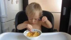 Как научить ребенка кушать самостоятельно. Часть 2 How to teach your child to eat with a spoon?