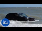 Range Rover swamped by tide and faces being washed into sea - Daily Mail