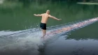 Shaolin monk runs on water | CCTV English