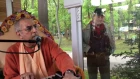 A passerby marvels at Niranjana Swami's kirtan in Kaliningrad (Russia) — 15-May-2019