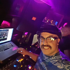 DJ Ron Slomowicz